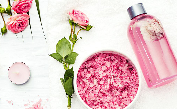 trị thâm quầng mắt E và hoa hồng