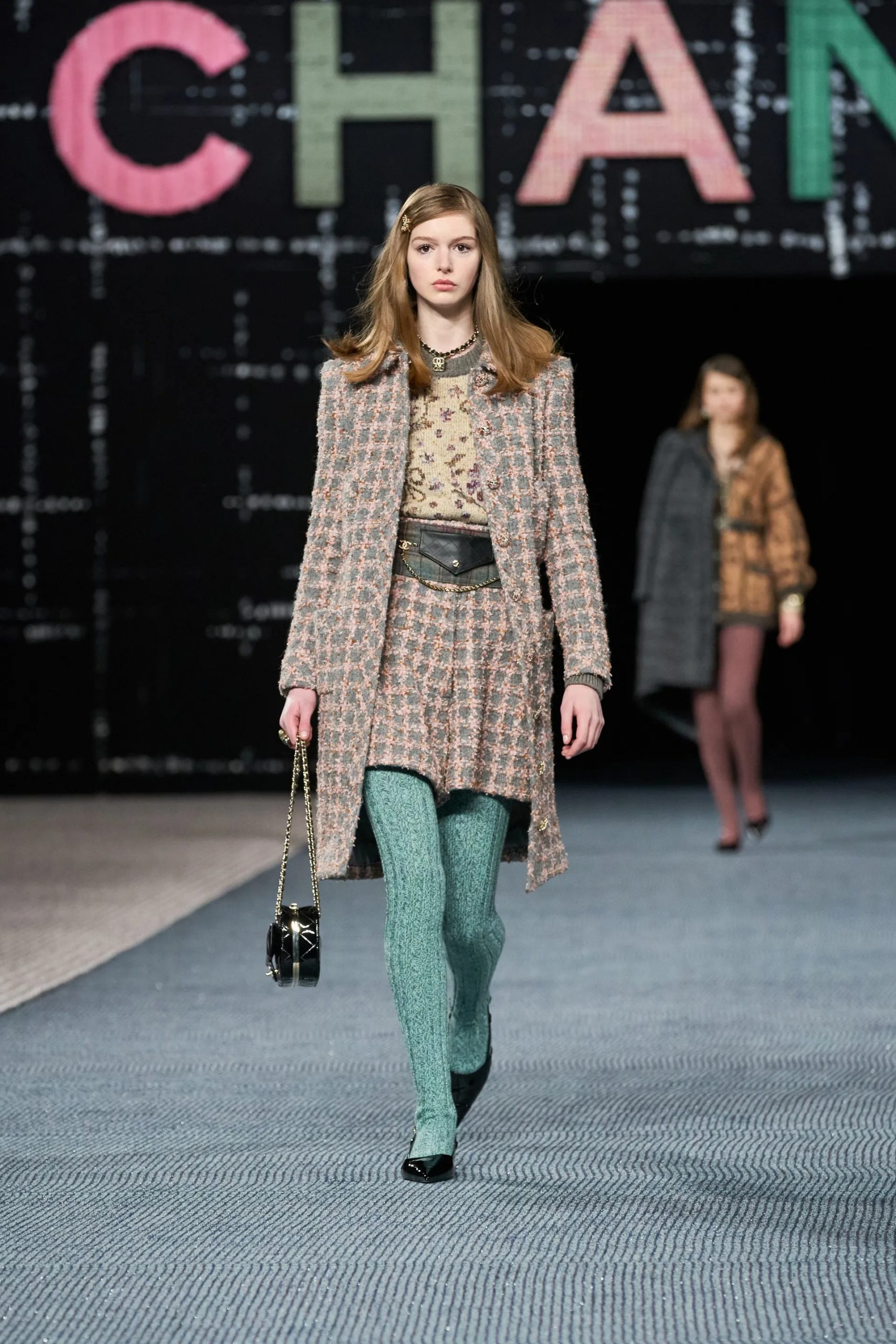 Chanel RTW Thu Đông 2022 look 13