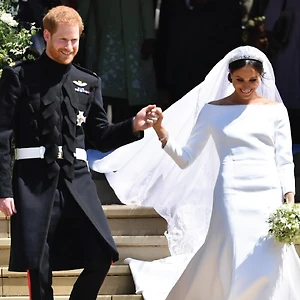 Hoàng tử Harry cảm ơn giám đốc sáng tạo của Givenchy vì thiết kế váy cưới đẹp cho Meghan