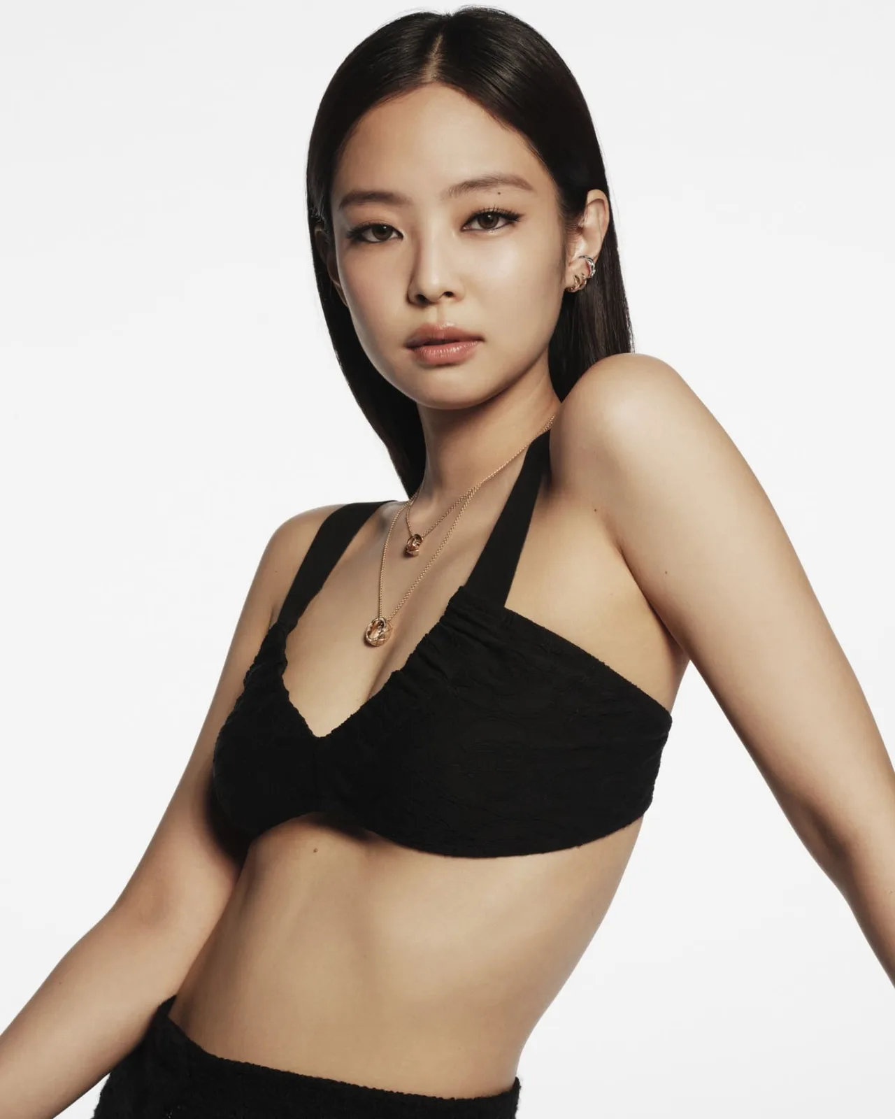 jennie góp mặt trong chiến dịch mới của chanel valentine
