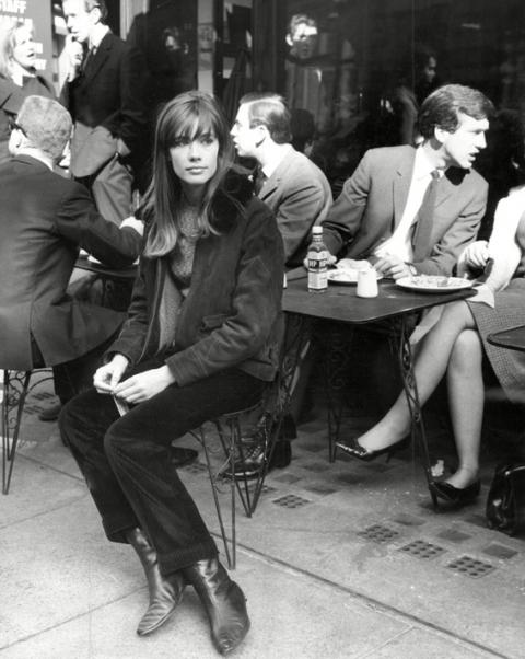 Biểu tượng thời trang đường phố thập niên 60: Francoise Hardy - ELLE.VN