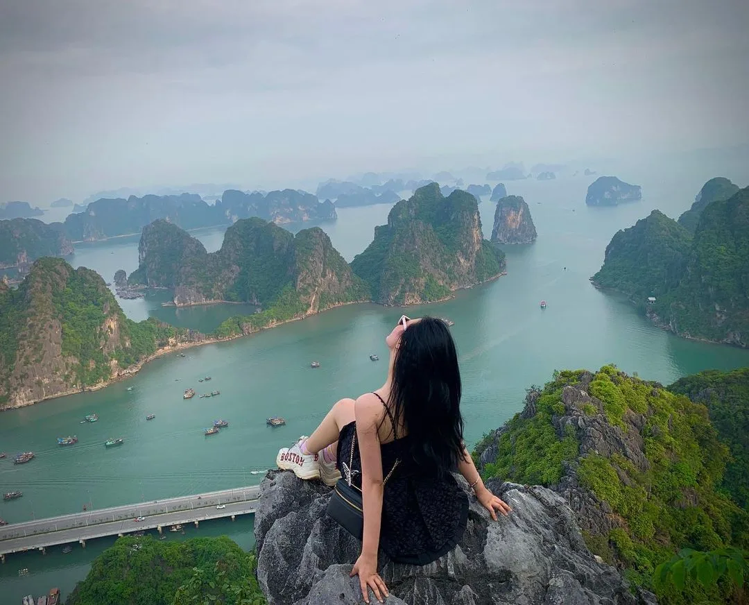 núi bài thơ quảng ninh