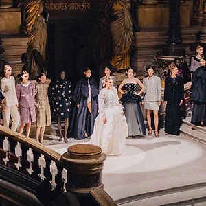 BST Chanel Haute Couture Thu-Đông 2024: Hành trình nhạc cảm từ di sản thời trang đến đêm opera lộng lẫy