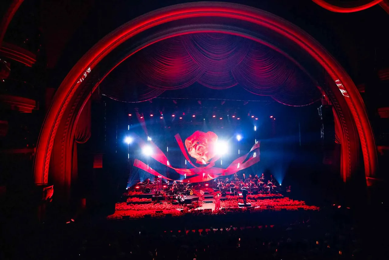 Điểm nhấn thị trường âm nhạc Việt 2025 là loạt live concert cá nhân như: Sketch a rose của Hà Anh Tuấn.