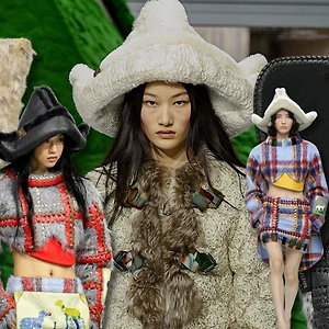 Hành trình băng qua ký ức, văn hoá và thế giới huyền tưởng tại Louis Vuitton Thu-Đông 2026
