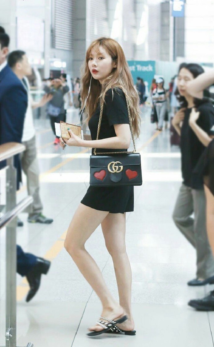 elle việt nam cách chọn giày đến sân bay hyuna