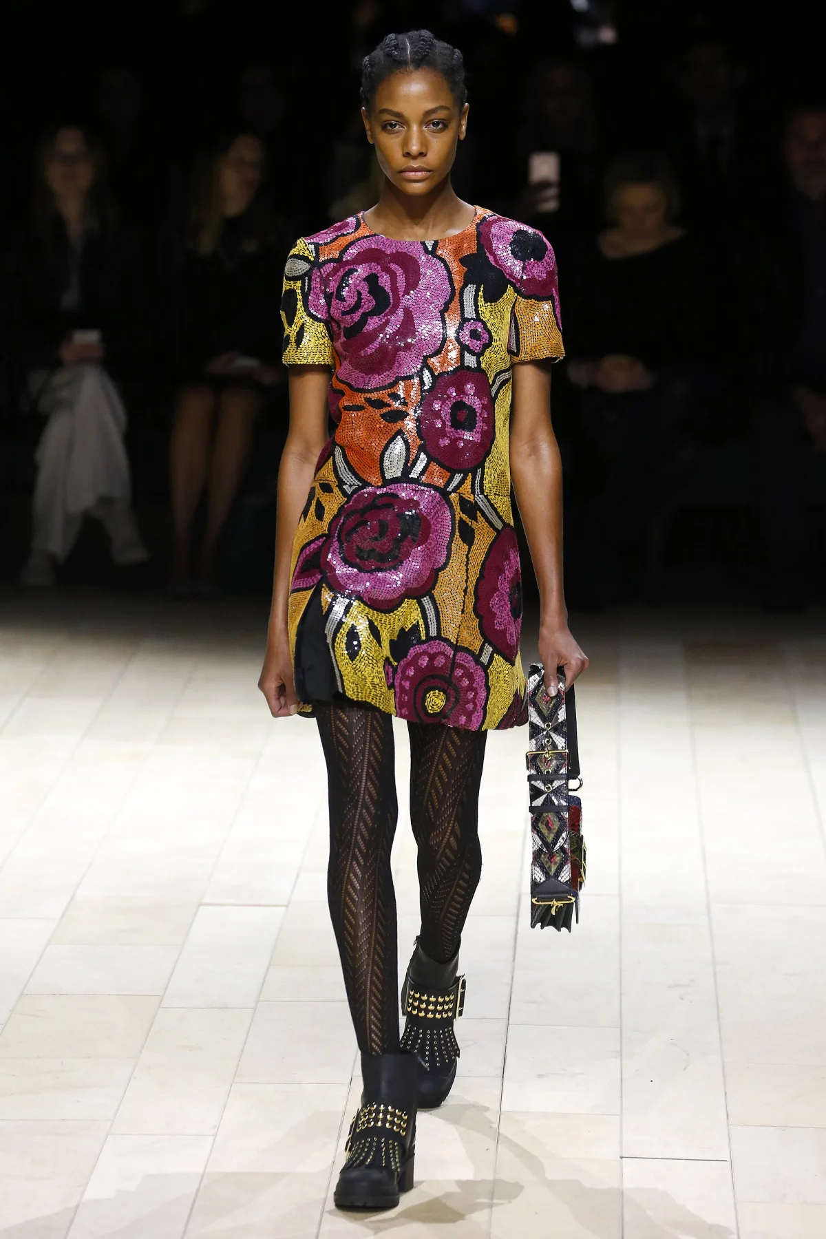 Một số mẫu ấn tượng trong BST Thu-Đông của Burberry London Fashion Week 2016
