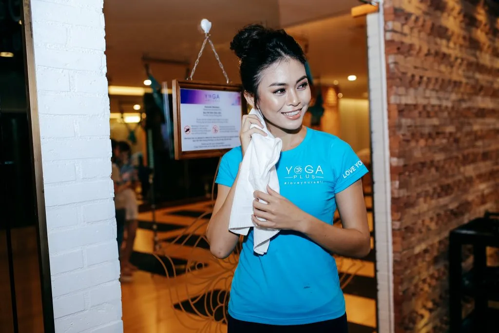 Hồ Ngọc Hà so tài cùng dàn sao trong thử thách Yoga #108challenge