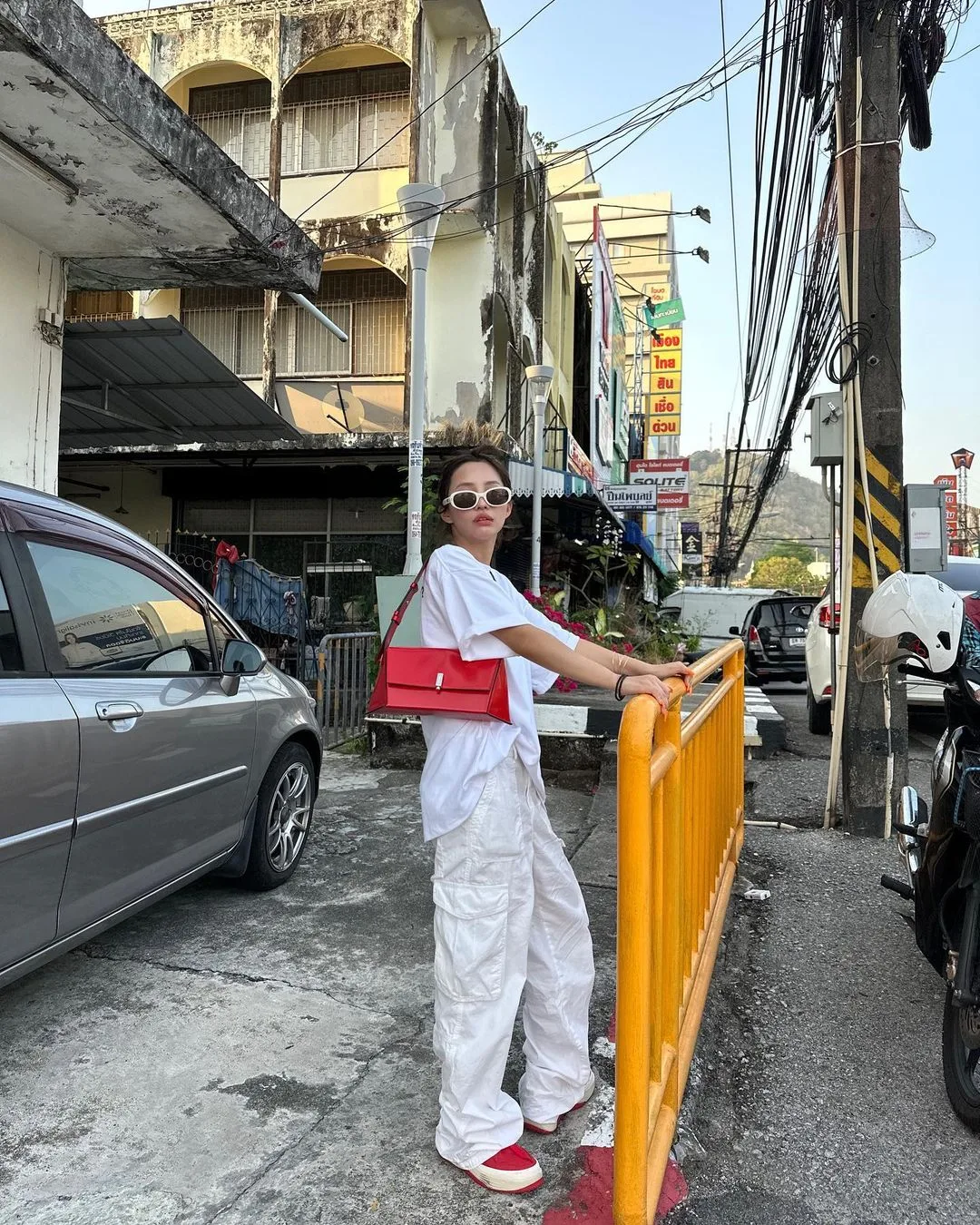 tiny.pretty.j diện đồ full trắng