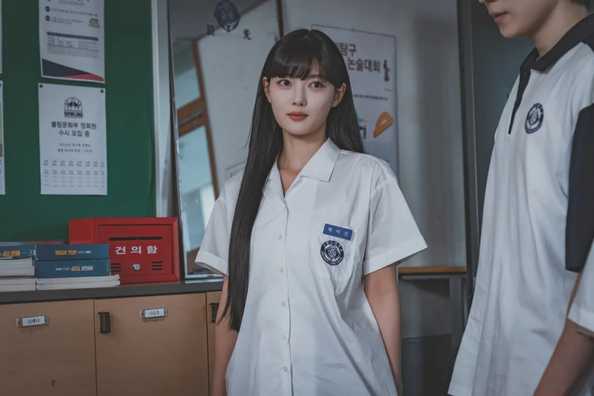 Kim Yoo Jung hóa thân đầy ấn tượng vào vai Baek Ah Jin trong Dear X.