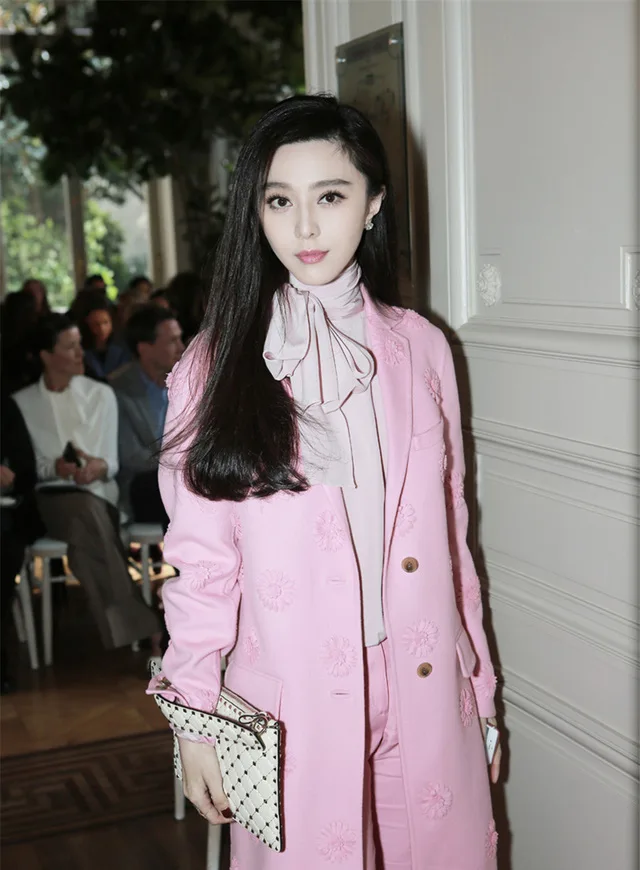 Phạm Băng Băng trở thành tâm điểm PFW 2016 bởi phong cách nổi bật - ELLE VN