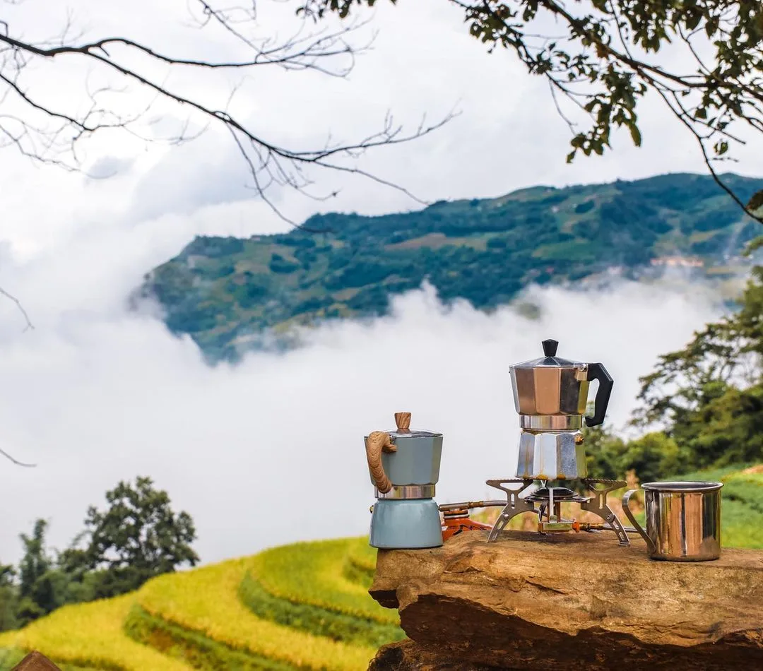 uống cafe ngắm ruộng bật thang khi du lịch y tý