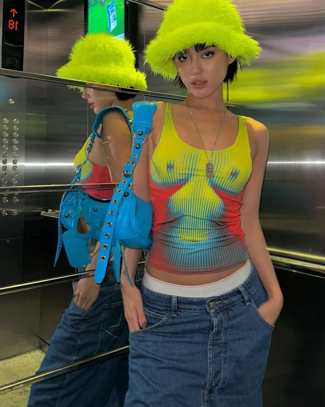khánh linh diện tanktop in hình