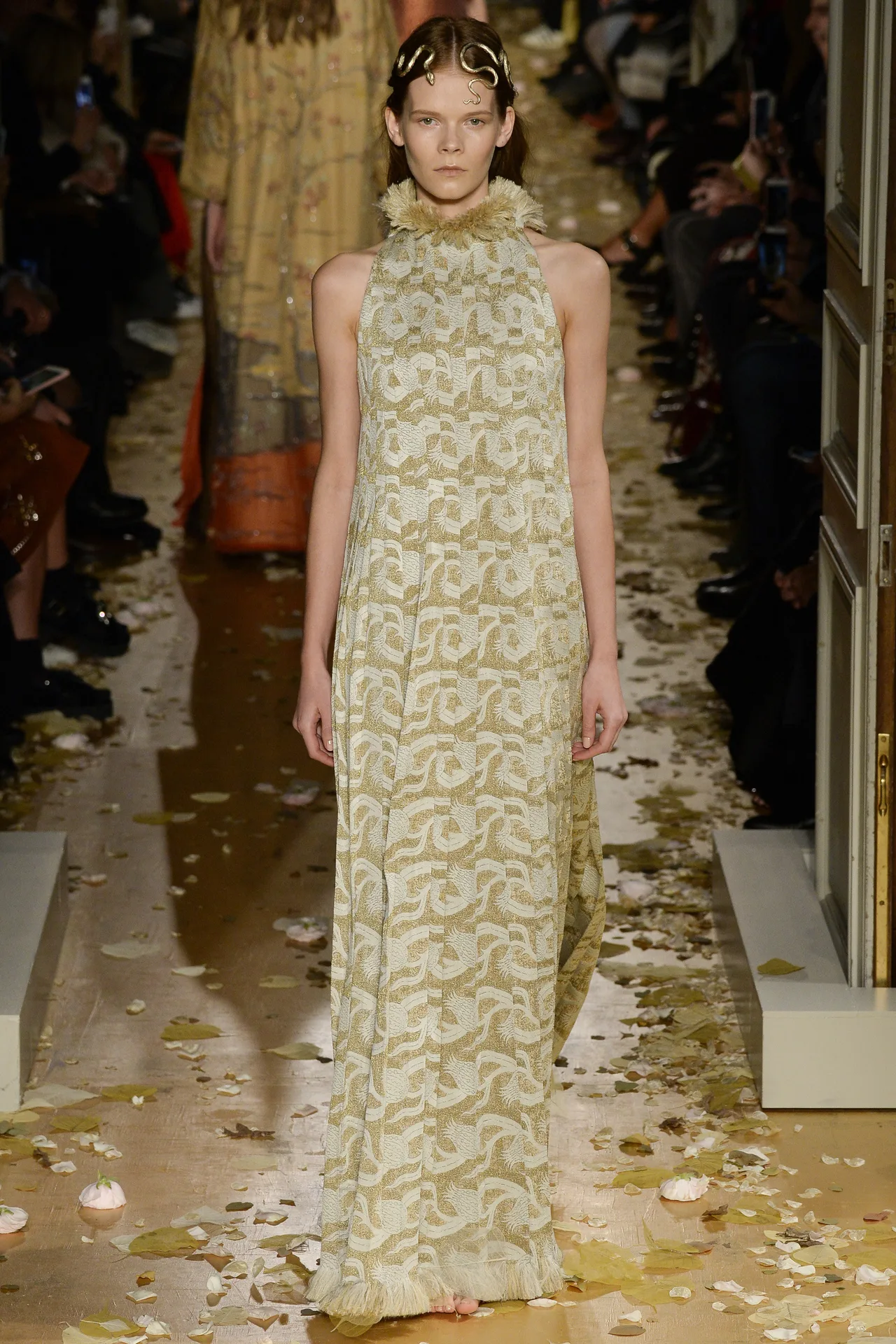 valentino-spring2016-ellevietnam(17)