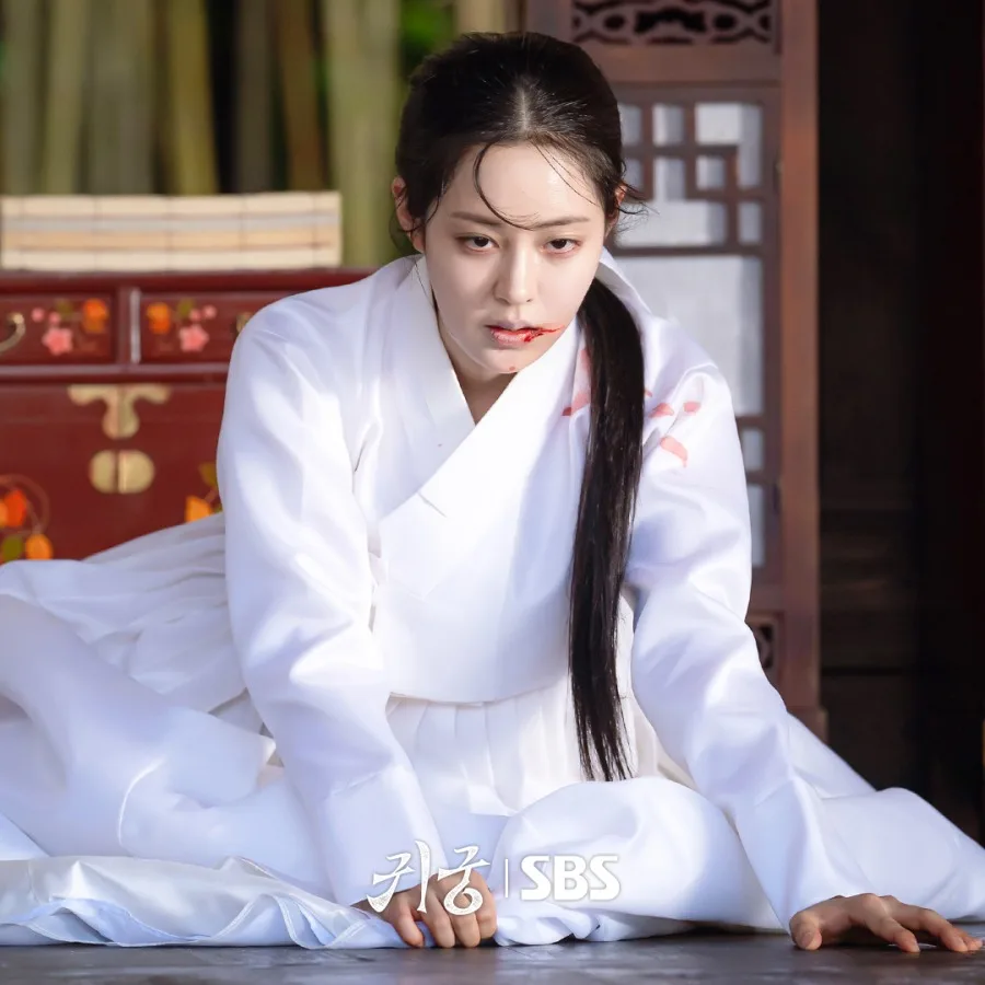 Thiết kế hanbok Bona từ The Haunted Palace