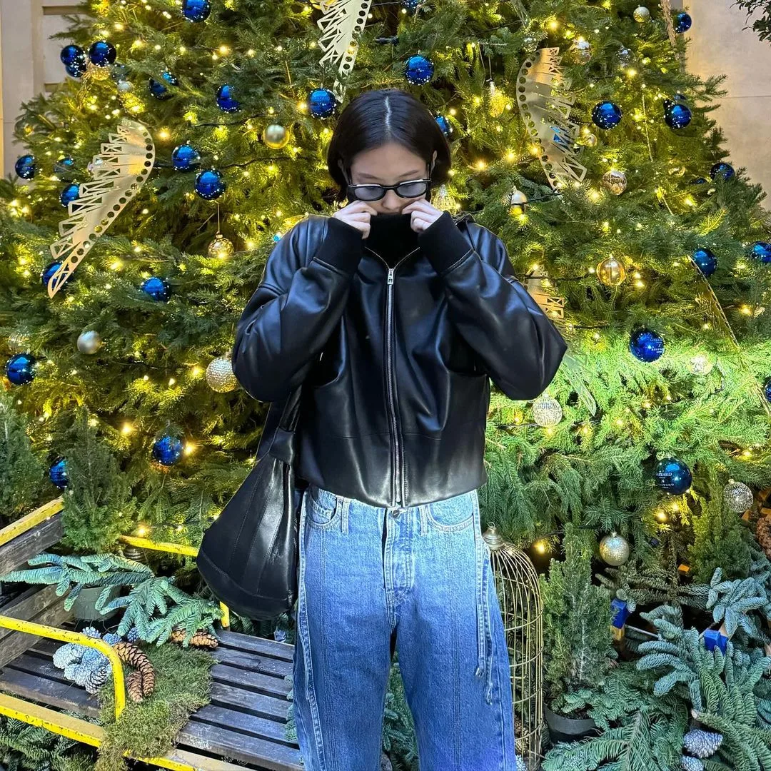 jennie diện áo khoác da blackpink