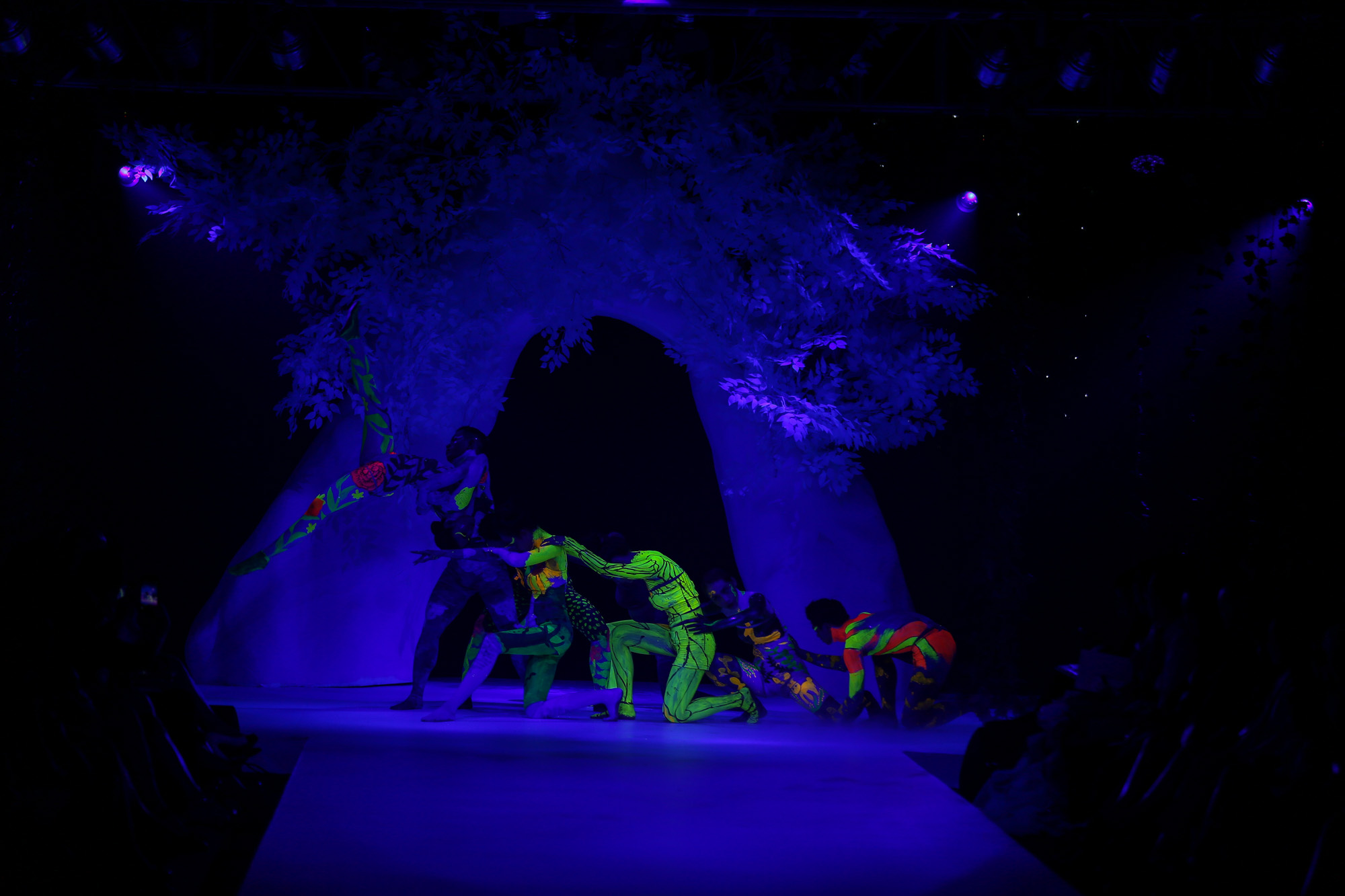 Quỳnh Paris Deja Vu show - elle vietnam 14