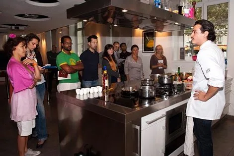 Các đầu bếp của Hiệp hội Village de Chefs sẽ có buổi giao lưu tại trường dạy nghề Hoa Sữa.