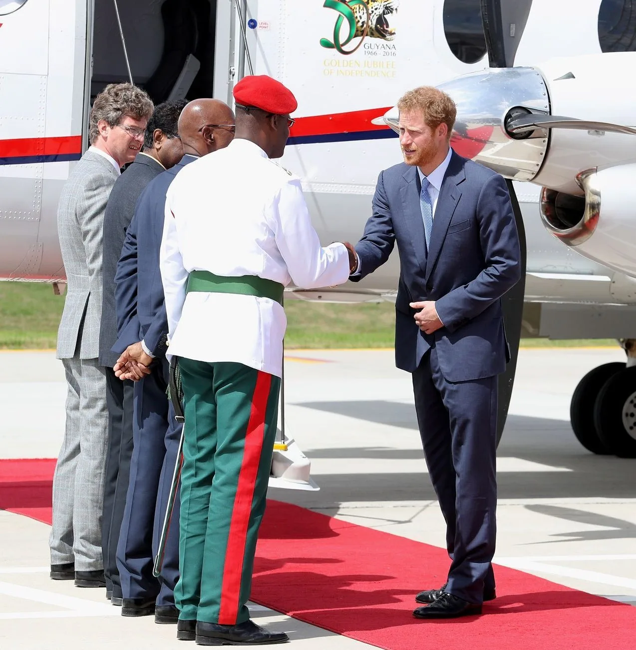 10 cột mốc tình cảm của Hoàng tử Harry và Meghan Makle