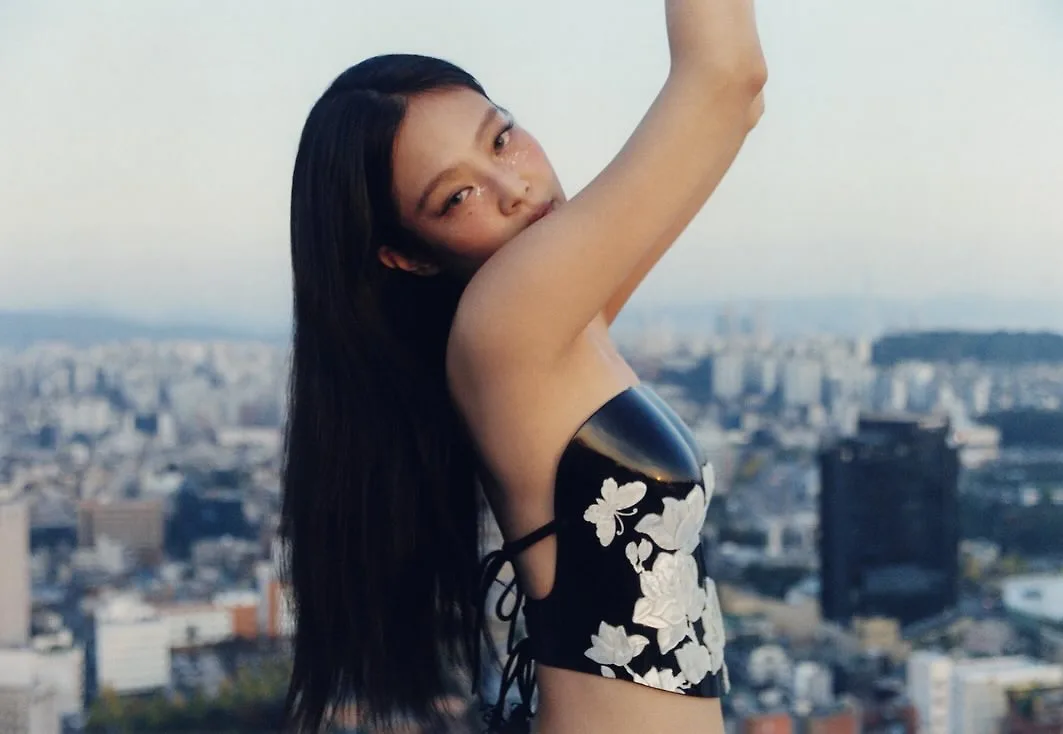 jennie diện áo ngực