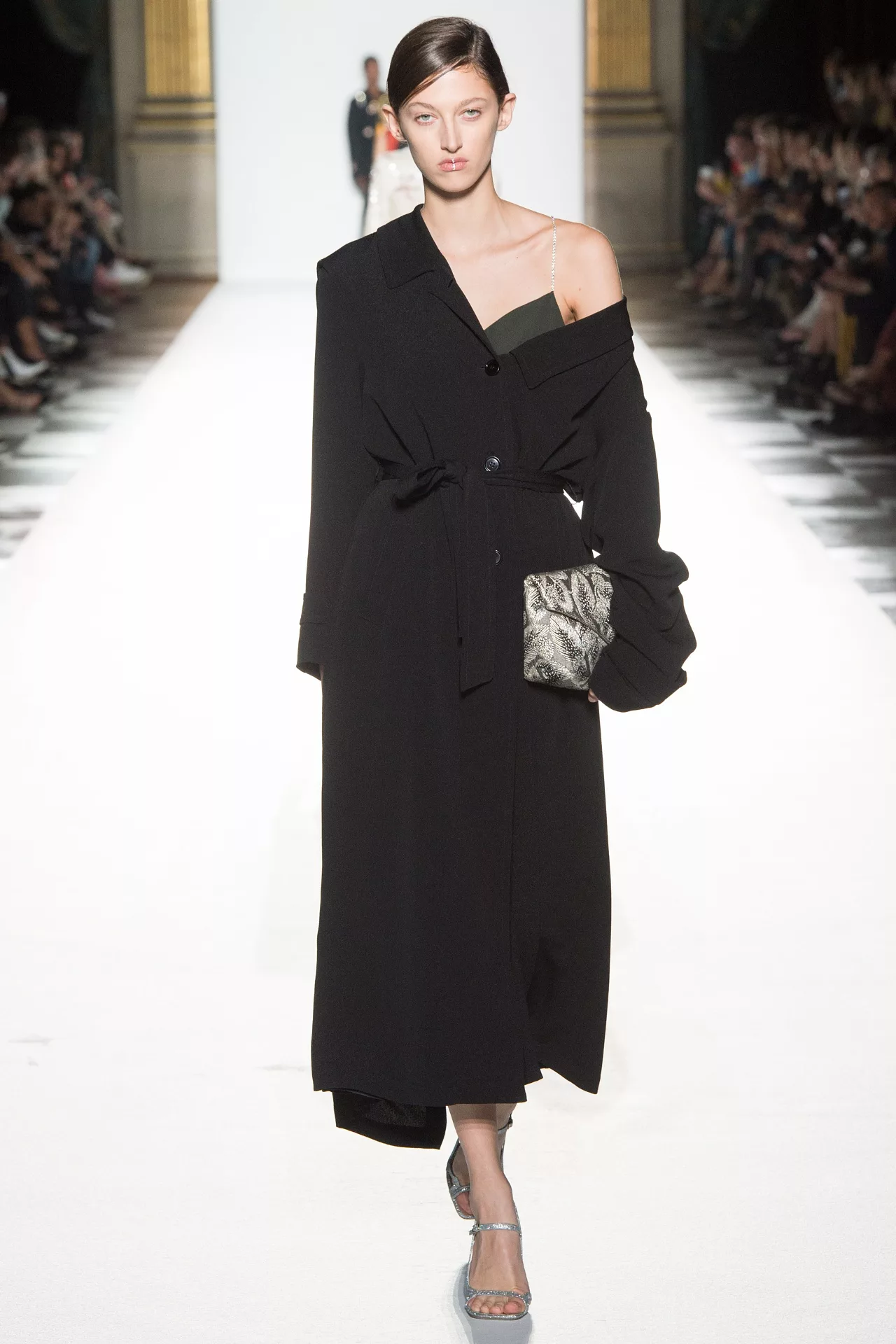 Paris Fashion Week: Muôn màu tích cực trong bst Xuân 2018 của Dries Van Noten