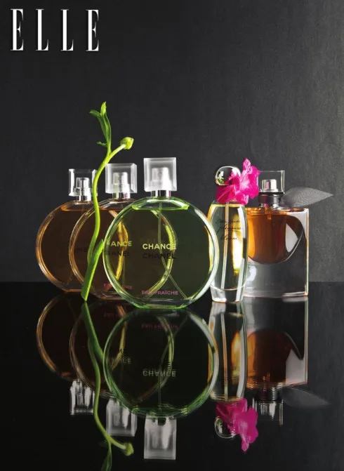 Me, Myself and I Từ trái qua: 1&2&3. Bộ 3 nước hoa Chance Chanel 3.961.000 VND/chai/150 ml 4. Nước hoa Pleasures Bloom Estée Lauder 2.300.000 VNĐ 5. Nước hoa La Vie Est Belle Lancôme 2.600.000 VNĐ/75ml
