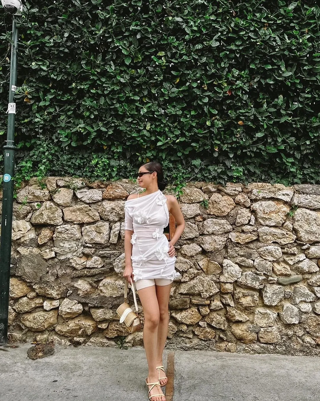 màu trắng jennie đầm