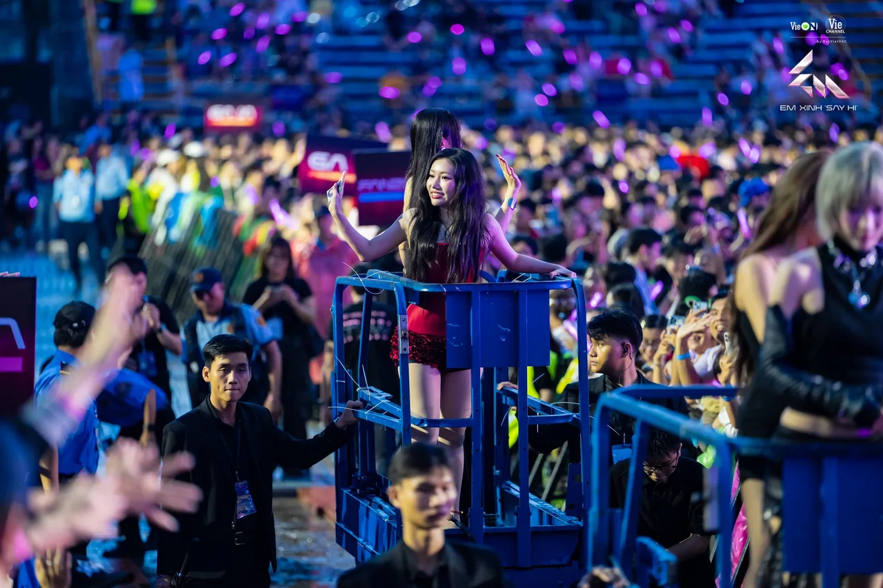 Orange thời trang giao lưu "Em Xinh Say Hi" concert