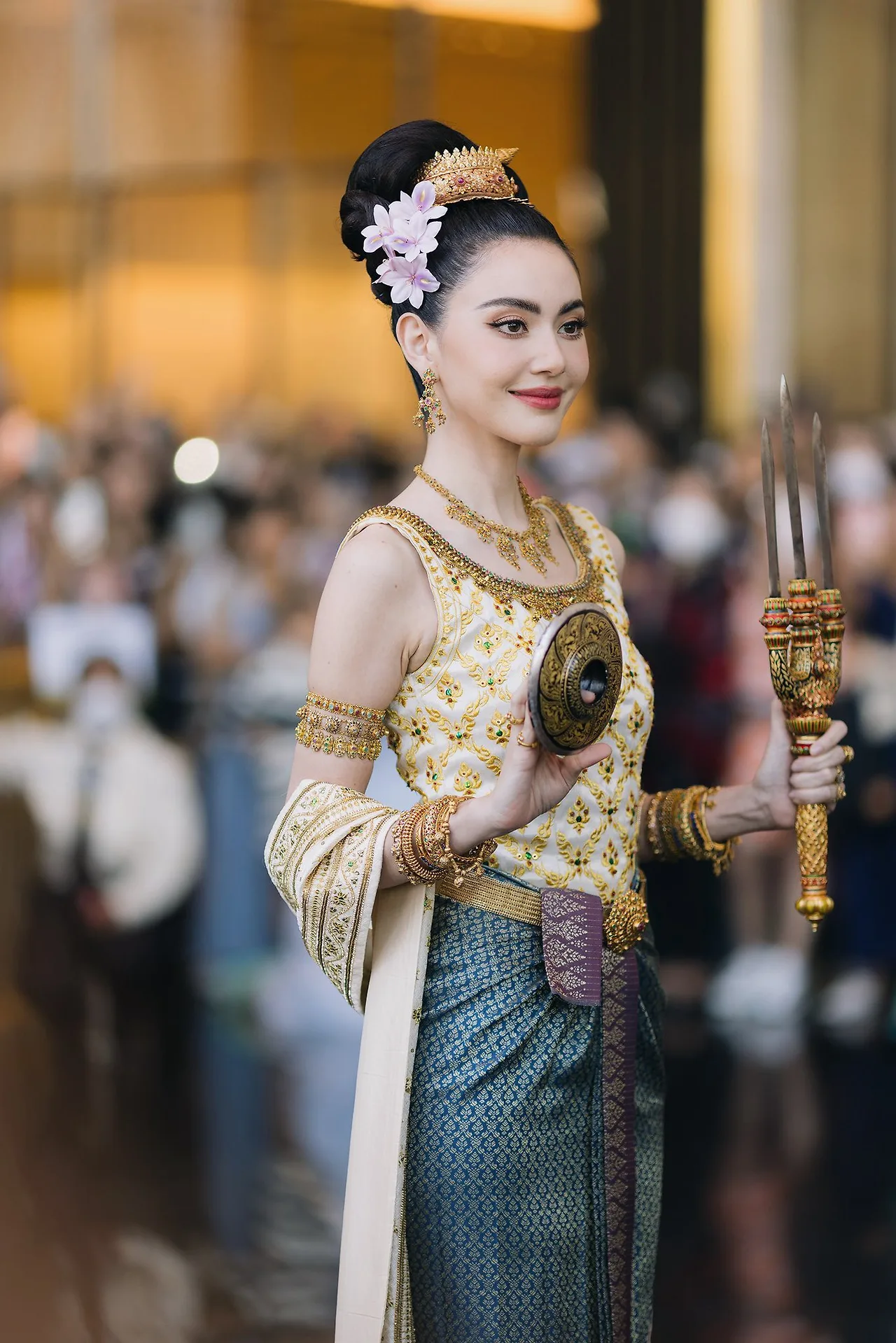 mai davika tại lễ hội té nước