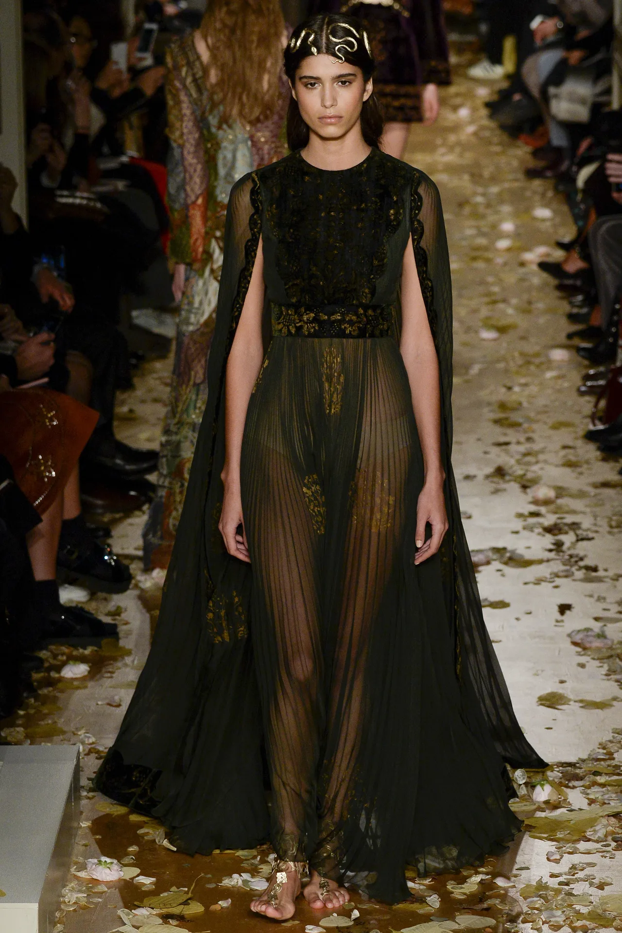 valentino-spring2016-ellevietnam(7)
