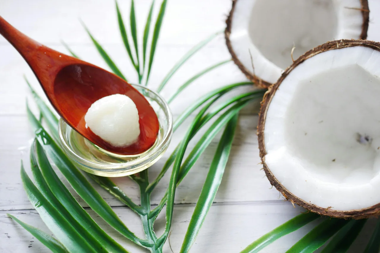 tẩy trắng răng bằng dầu dừa