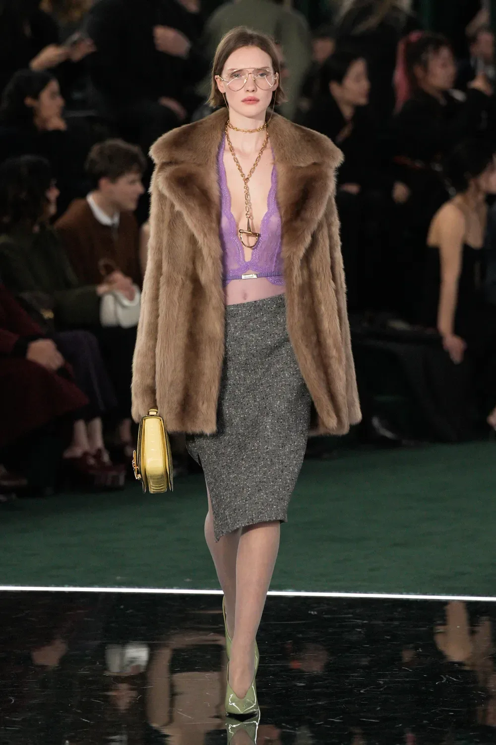 Gucci áo ren tím váy chữ a