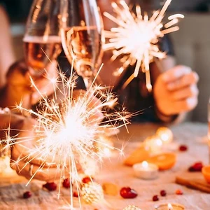 Gợi ý bạn 8 hoạt động thú vị mừng năm mới tại nhà cùng gia đình và bạn bè
