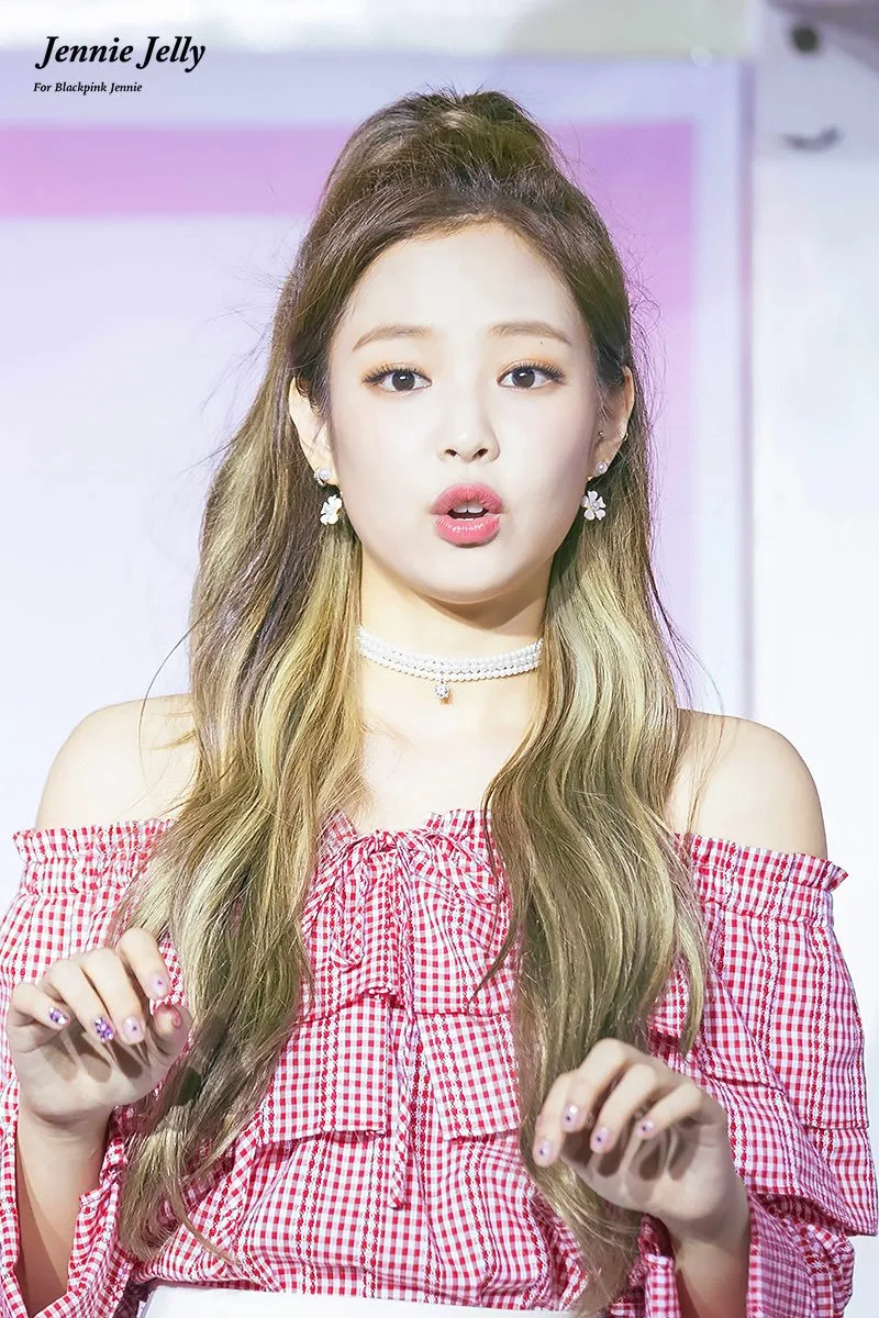 Jennie Black Pink 11