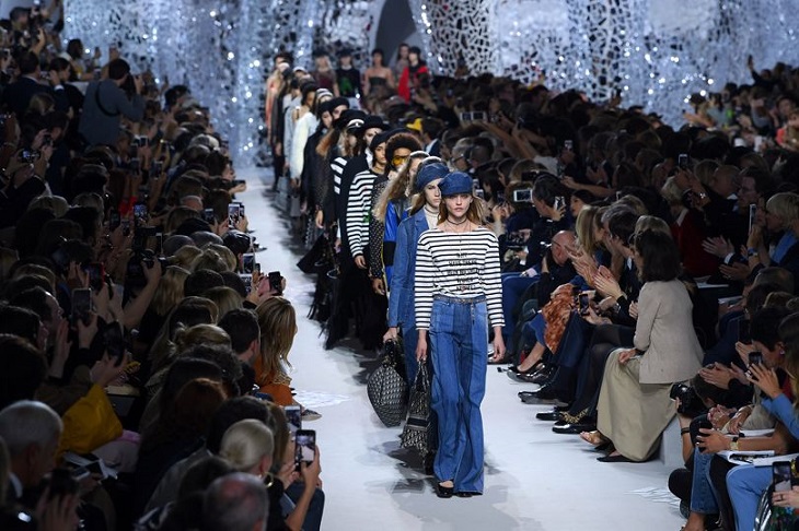 ELLE Việt Nam - Những khoảnh khắc thời trang chỉ có tại mùa ThuĐông 2018 tại Paris Fashion Week (2) ELLE Việt Nam - Những khoảnh khắc thời trang chỉ có tại mùa ThuĐông 2018 tại Paris Fashion Week (2)