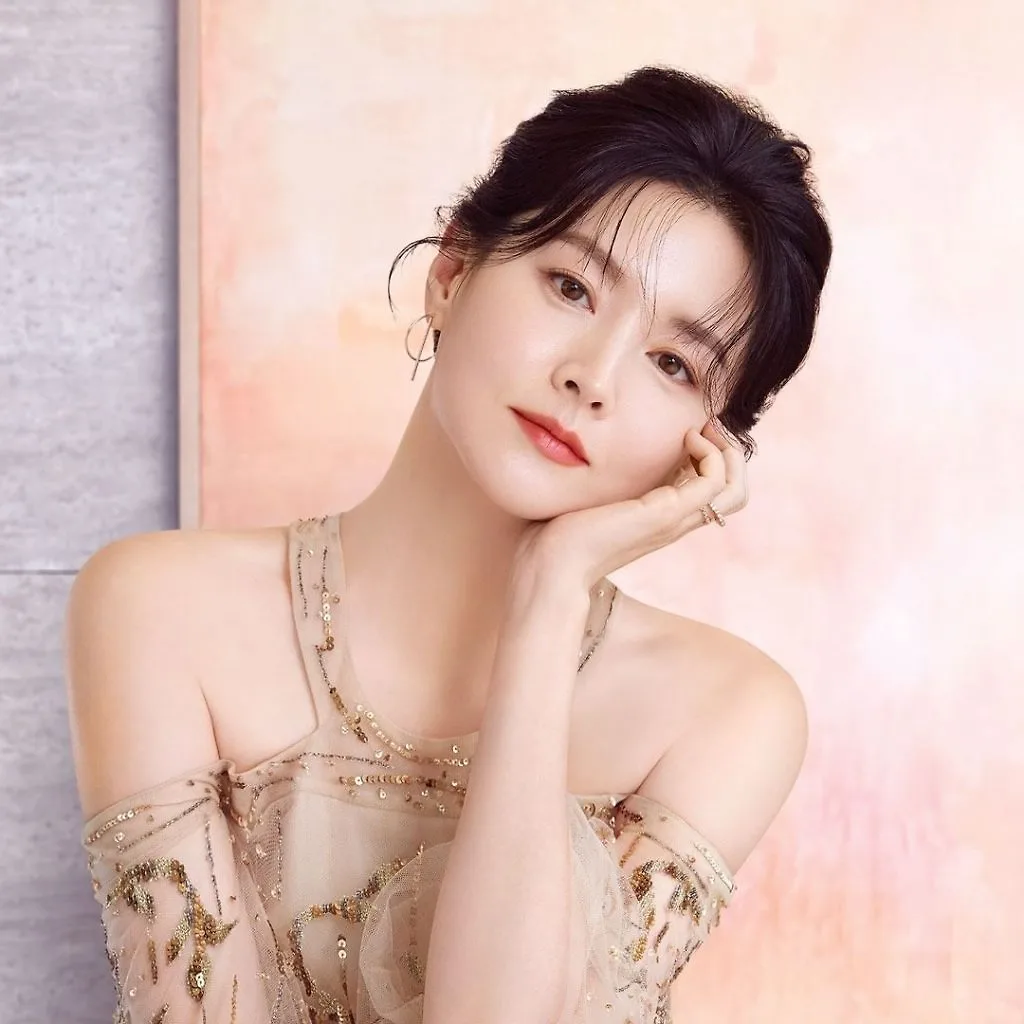 Lee Young Ae trang điểm sang trọng Lee Young Ae trang điểm sang trọng