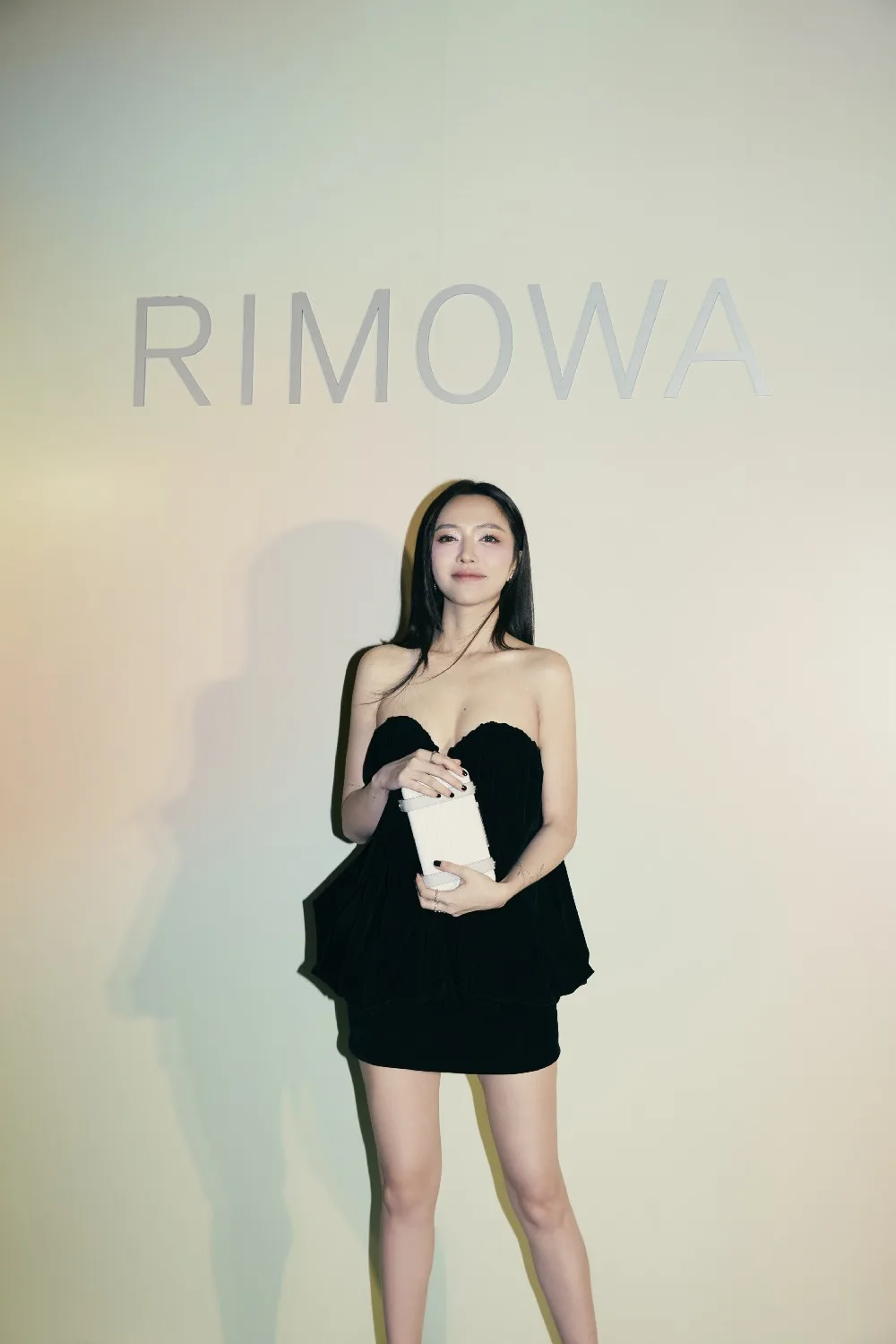 Bích Phương tại sự kiện ra mắt sản phẩm của thương hiệu Rimowa.