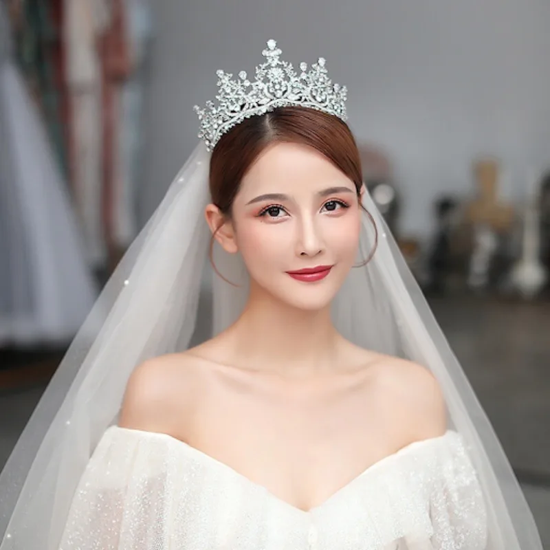 Trang điểm cô dâu theo phong cách cổ điển. Trang điểm cô dâu theo phong cách cổ điển.