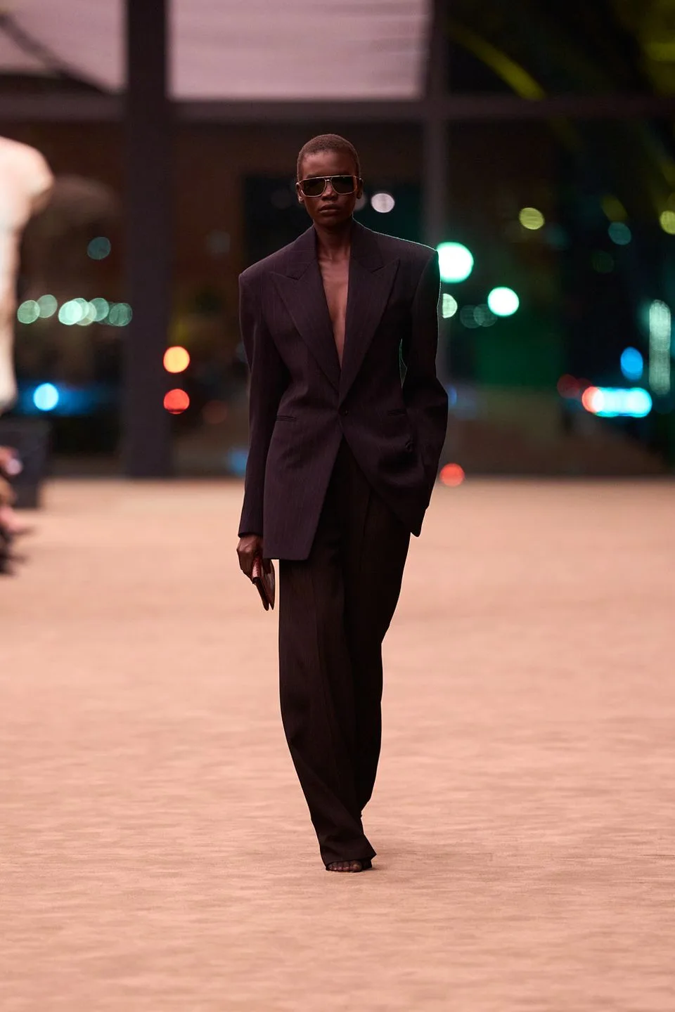 BST Saint Laurent Thu-Đông 2026.