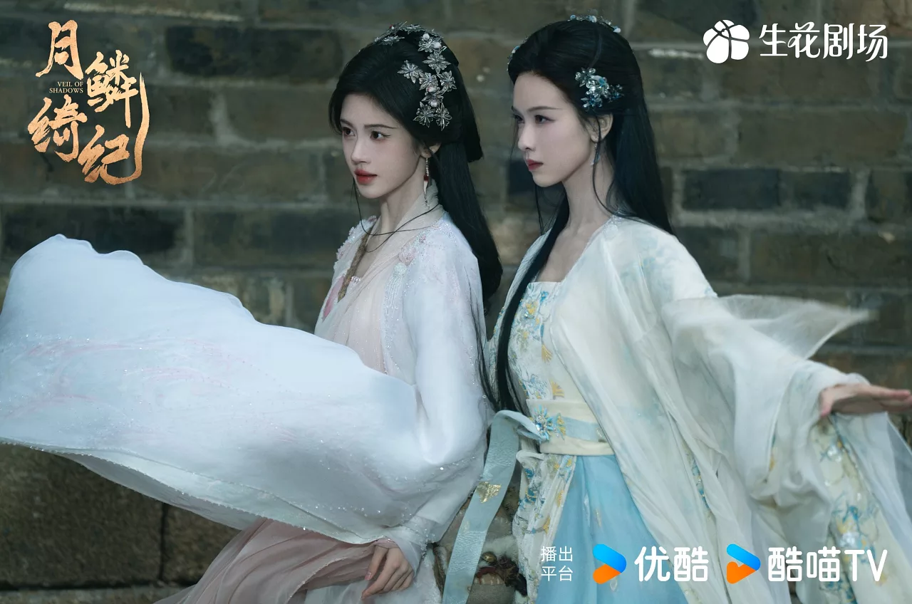 nguyệt lân ỷ kỷ có sự tham gia của diễn viên Cúc Tịnh Y trong vai hồ ly chín đuôi Lộ Vu Y và Trần Đô Linh trong vai Vụ Vọng Ngôn.