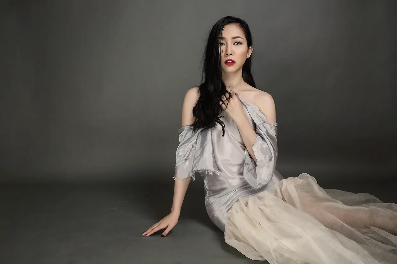 Diễn viên múa Linh Nga trong thiết kế của NTK Li Lam 05