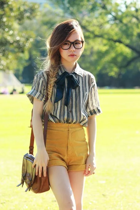 Phong cách thời trang Geek Chic với quần lưng cao