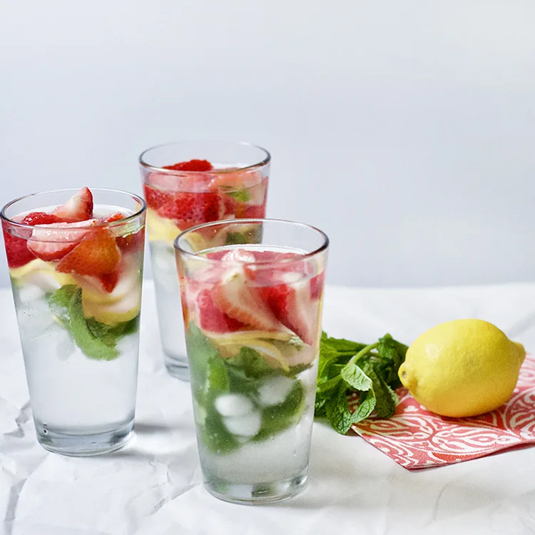 Mint Strawberry Thức uống giải nhiệt từ dưa hấu, dâu tây, bạc hà Mint Strawberry Thức uống giải nhiệt từ dưa hấu, dâu tây, bạc hà