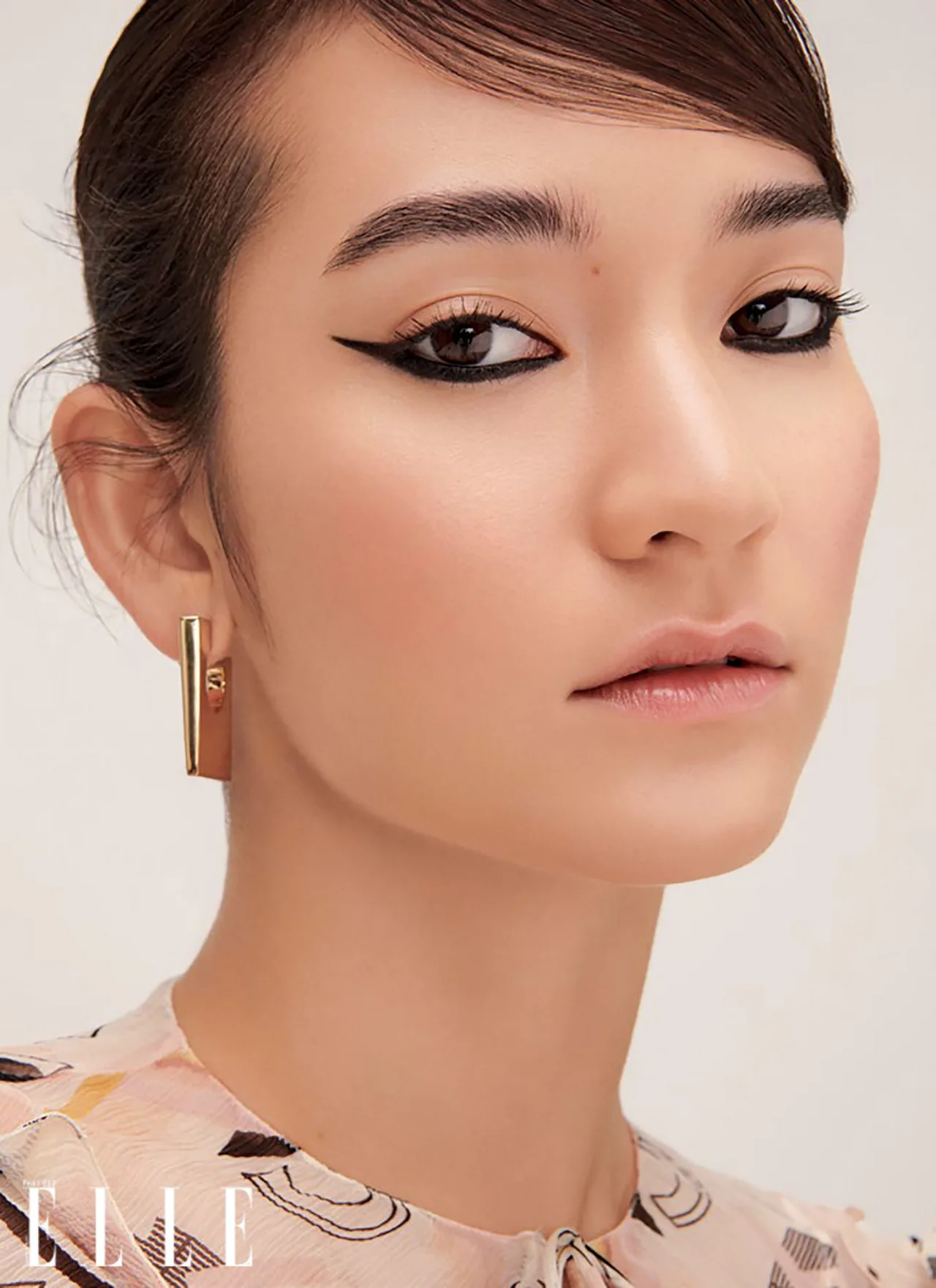 ánh nhũ tiêu thư nổi loạn ánh nhũ tiêu thư nổi loạn