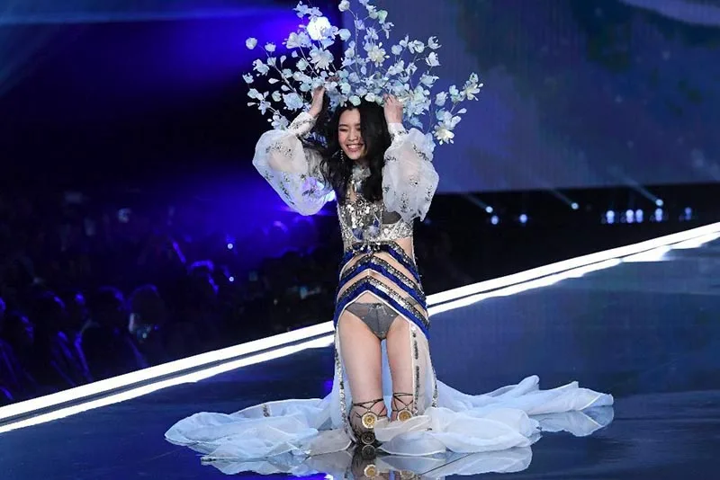 Liệu có sự thiên vị giữa các ngôi sao và người mẫu cùng tham gia show diễn Victoria's Secret? Liệu có sự thiên vị giữa các ngôi sao và người mẫu cùng tham gia show diễn Victoria's Secret?