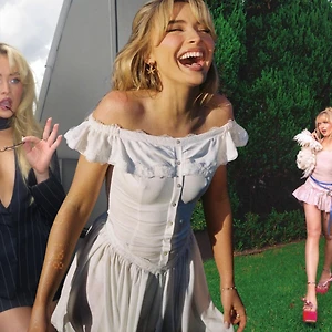 Sabrina Carpenter và những bản phối mini dress đầy quyến rũ