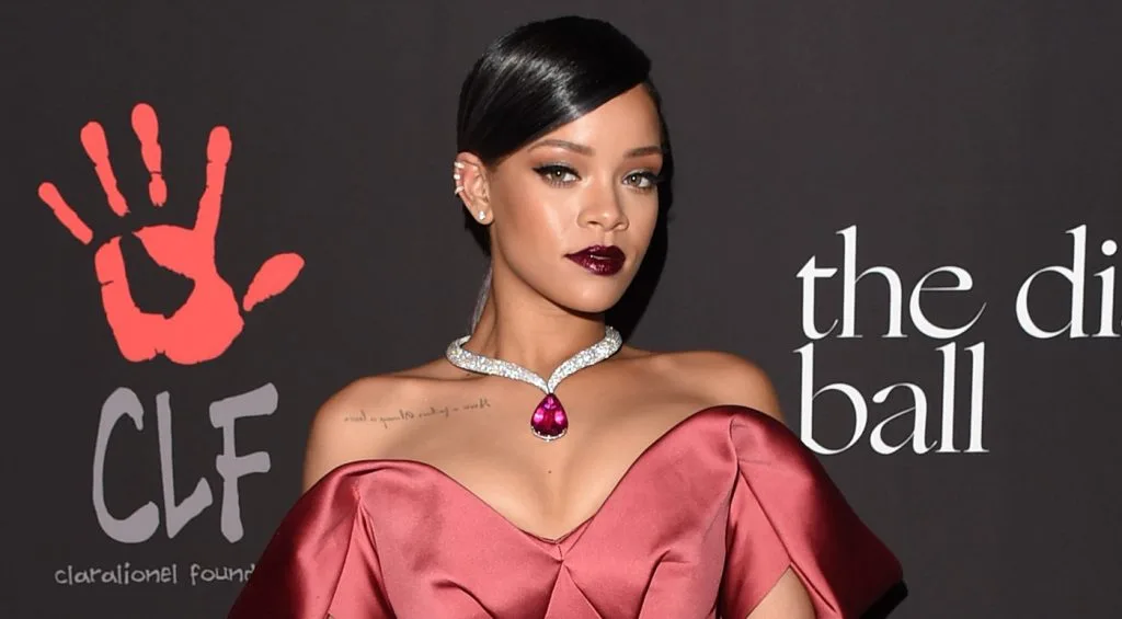Rihanna phát biểu gì khi nhận giải Nhân đạo tại ĐH Harvard? ELLE VN