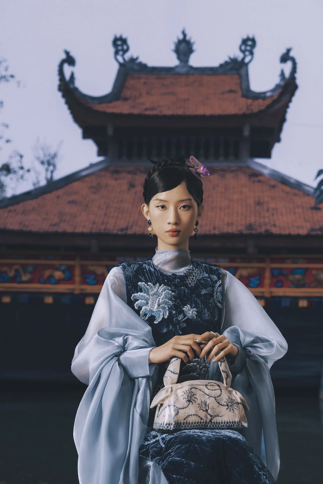 thêu chuyển mình cùng gốm