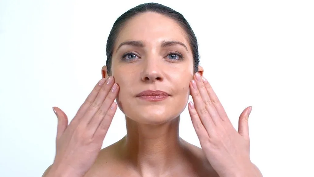 Bài tập massage mặt vùng má Bài tập massage mặt vùng má