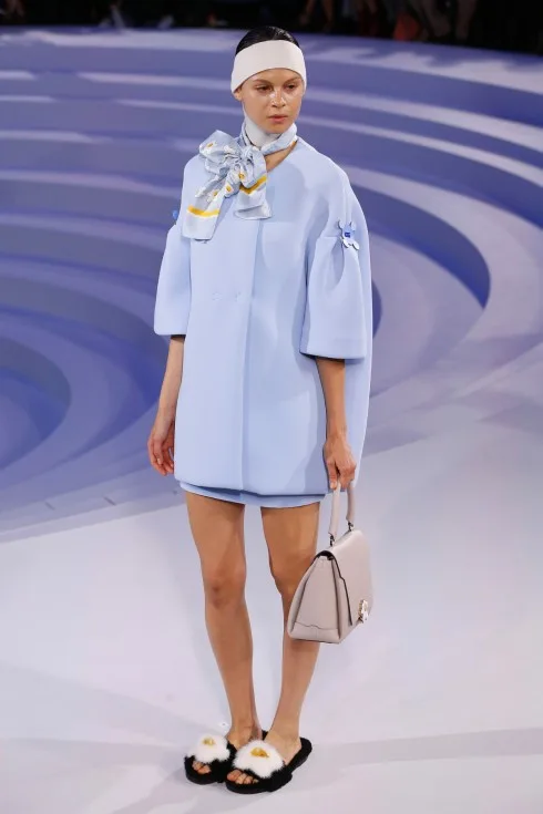 Những thiết kế của Anya Hindmarch với sắc màu tiêu biểu của mùa hè